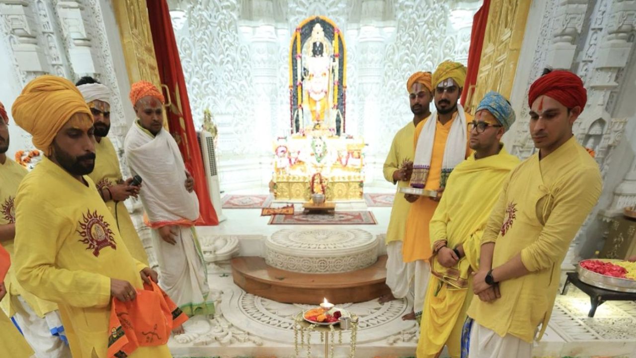 TNP News - राम मंदिर में स्वर्ण जड़ित रामचरितमानस को लेकर उठे सवाल, दानदाता  ने जताई चिंता