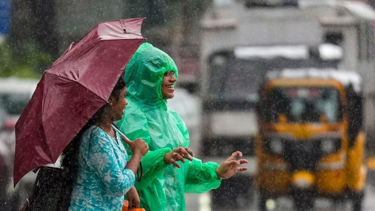 दिल्ली-NCR में सुबह-सुबह आसमान से बरसी आफत! ऐसा क्यों हो रहा पढ़ें पूरी खबर