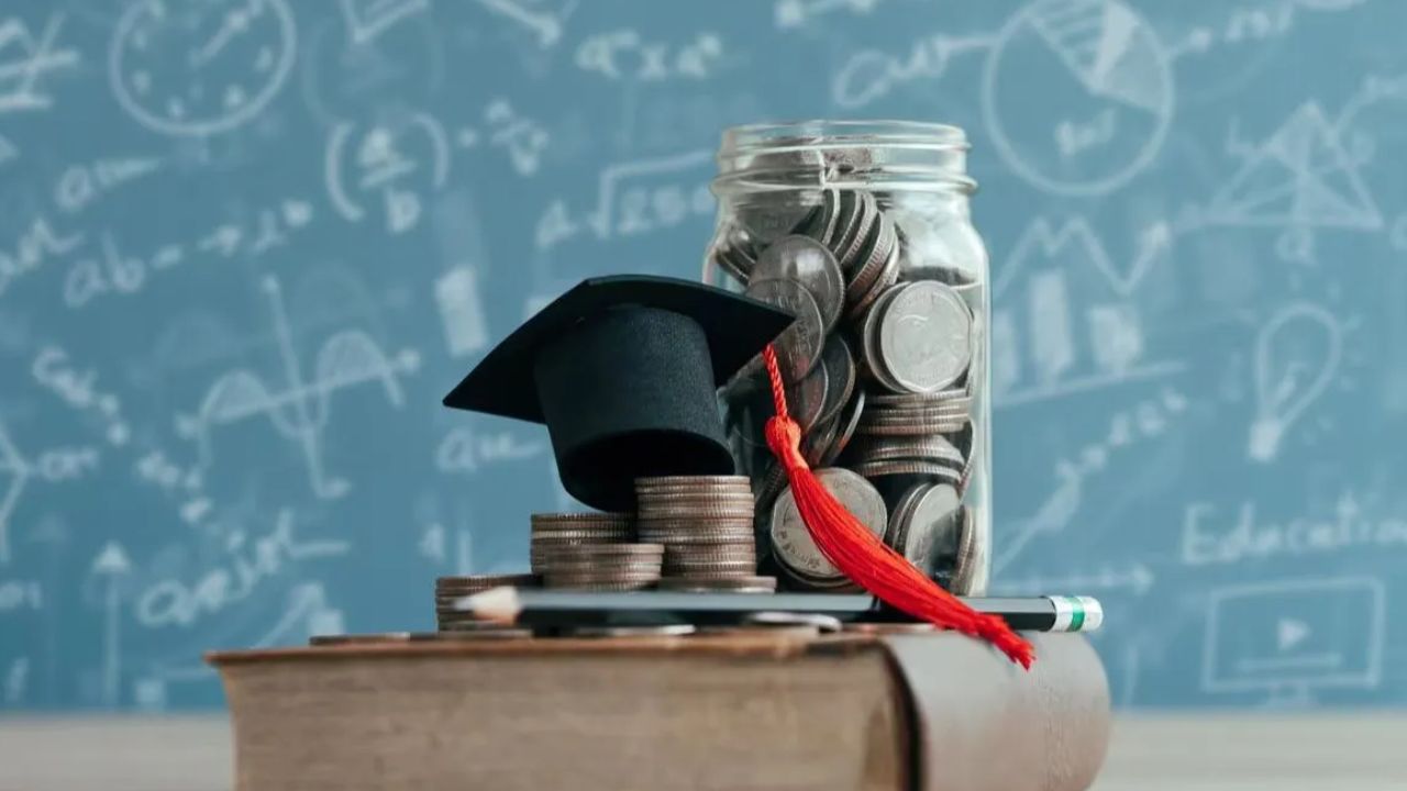 बिना गारंटी मिलेगा एजुकेशन लोन! कैसे करें अप्लाई