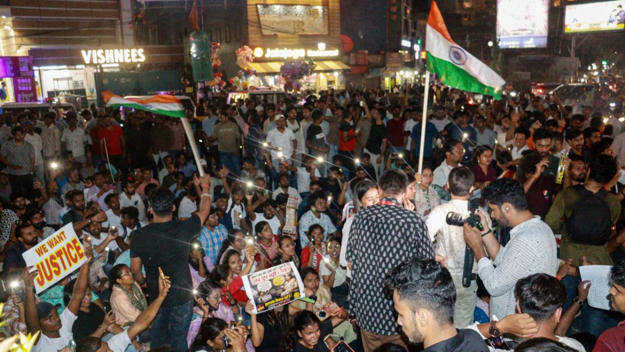 झारखंड में JSSC CGL को लेकर बवाल:  CBI जांच की मांग पर अड़े छात्र,  युवाओं के सामने झुकेगी सरकार!