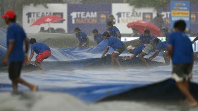 लाइव मैच में गर्लफ्रेंड से चैट करते पकड़ा गया खिलाड़ी, BCCI ने तुरंत लगाया भारी जुर्माना