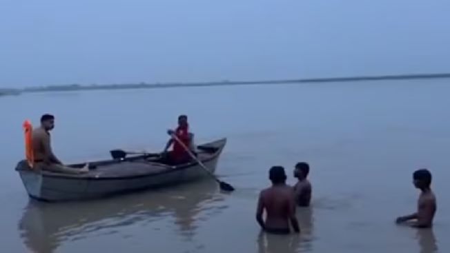 कानपुर में गंगा स्नान के दौरान हादसा, तेज बहाव में बहे 2 किशोर; देर रात तक नहीं मिला सुराग