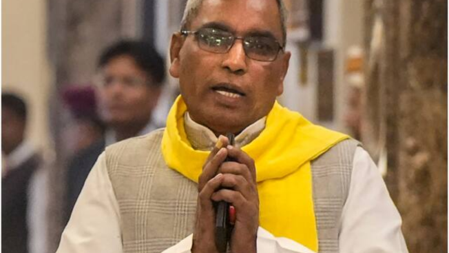 खरगे के आरोप पर राजभर का पलटवार... 60 साल कांग्रेस क्या कर रही थी?