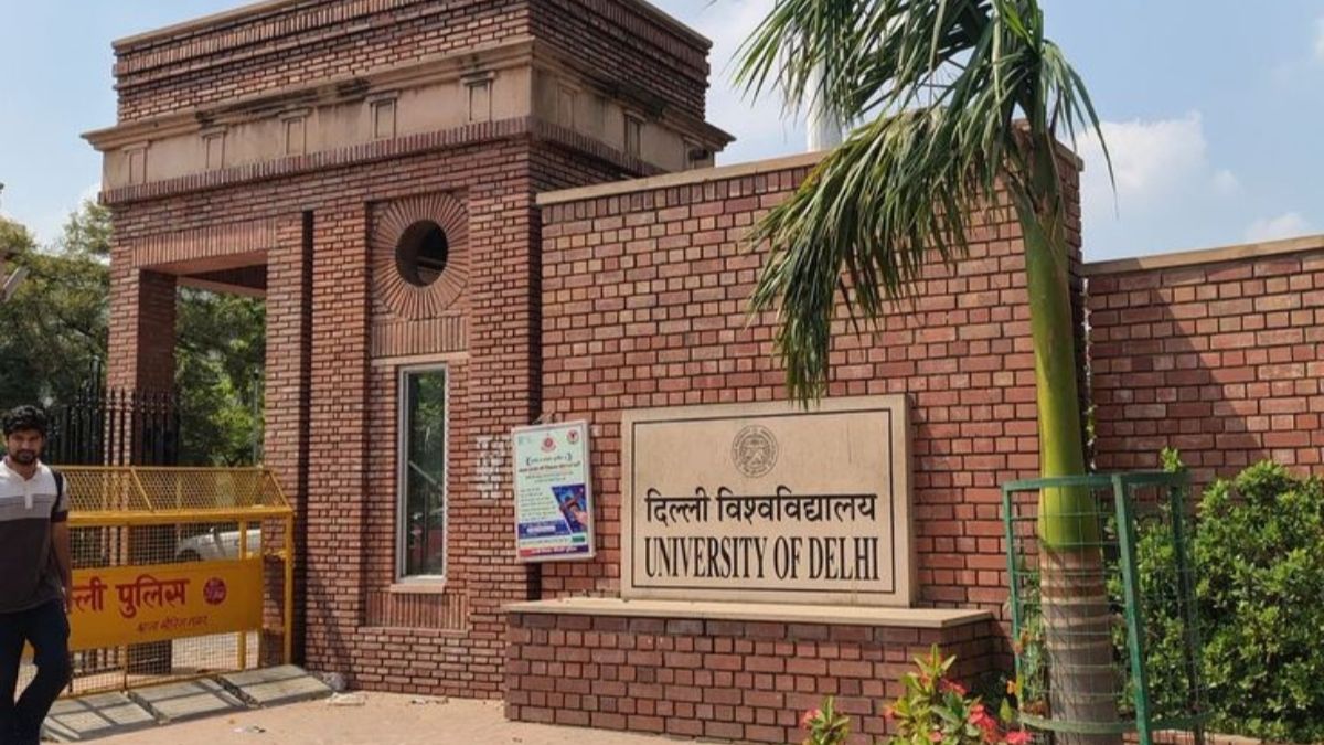 दिल्ली यूनिवर्सिटी में PhD का सुनहरा मौका, बिना मास्टर्स के आवेदन कर सकते हैं ये छात्र; फीस से लेकर योग्यता तक जानें हर जरूरी जानकारी