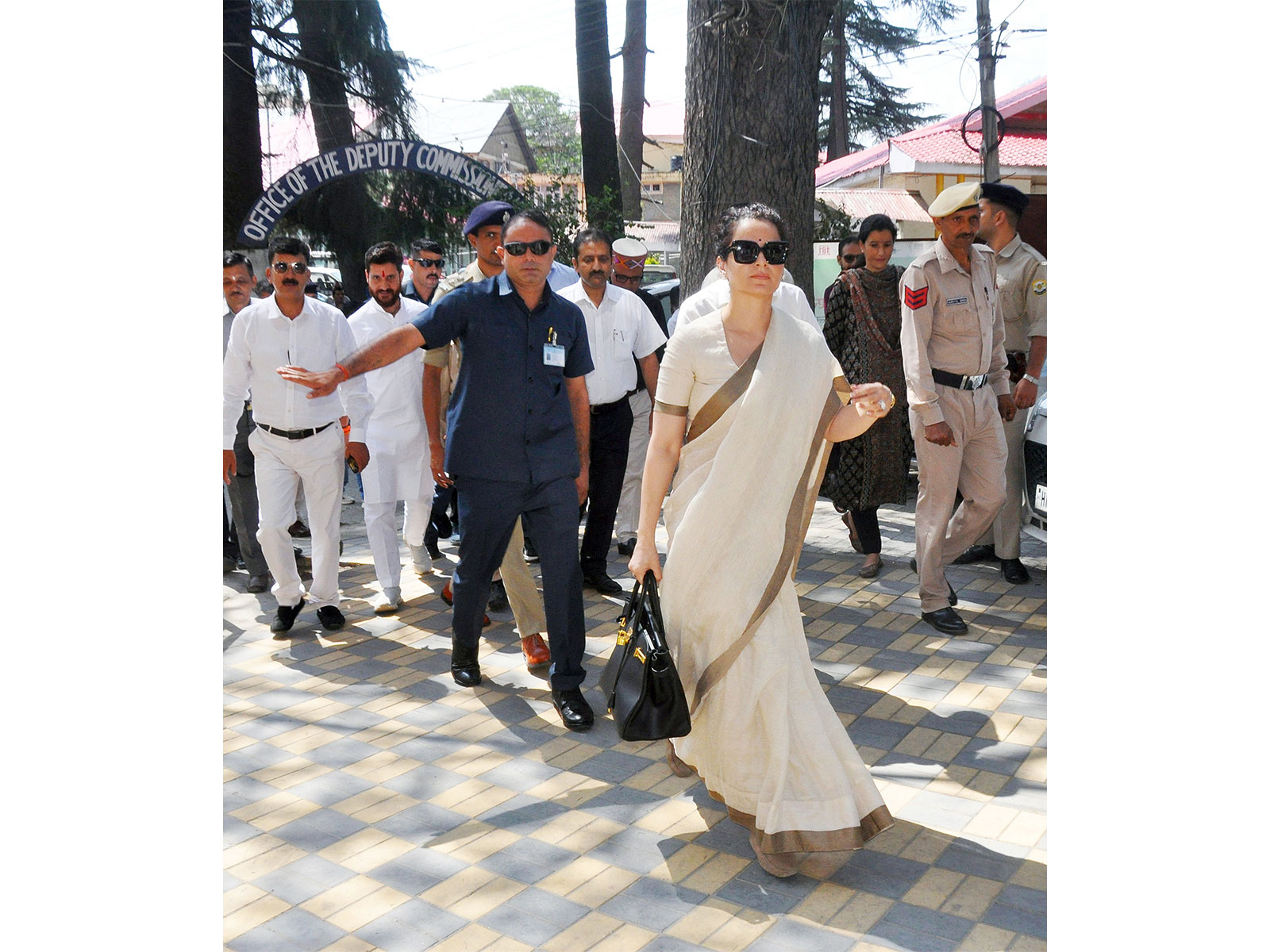 नाम, तस्वीर और पहचान के कथित गलत इस्तेमाल पर कंगना ने खटखटाया दिल्ली HC का दरवाजा