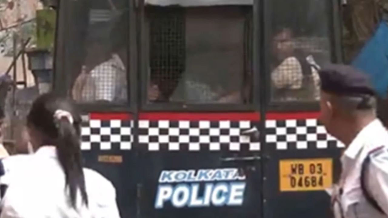 कोलकाता पंडाल भगदड़ में 19 मौतें, पूजा समिति के पदाधिकारी समेत 7 लोग पुलिस हिरासत में